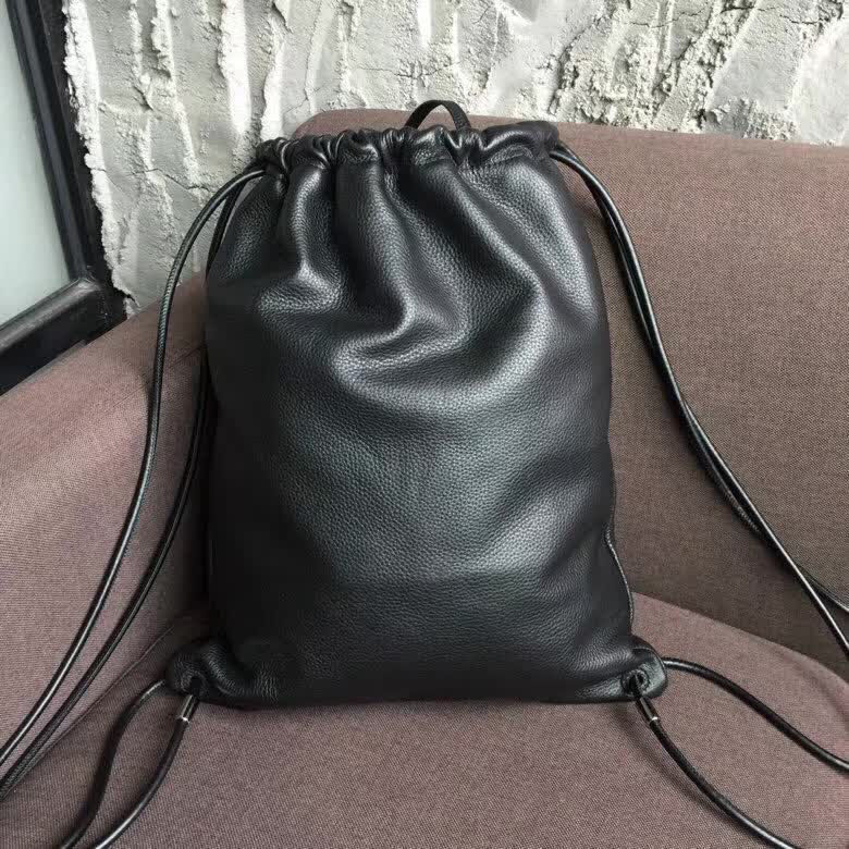 BALENCIAG巴黎世家 進口小牛皮材質 雙肩背包 抽繩開合袋口  BL1783